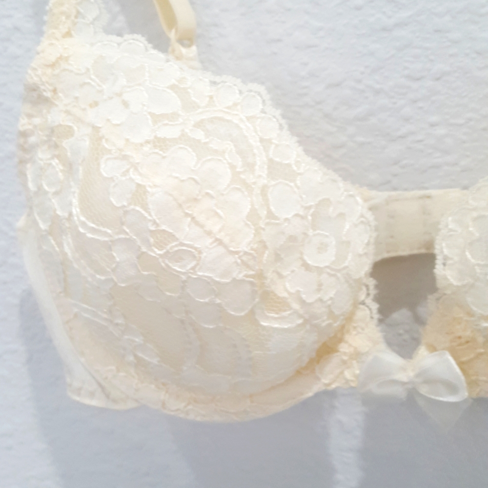 Victoria's Secret and Olga Bra Assortment - Picture 13 of 14